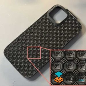 Ốp lưng iPhone 15 với họa tiết Koumokuten. - P3F0180